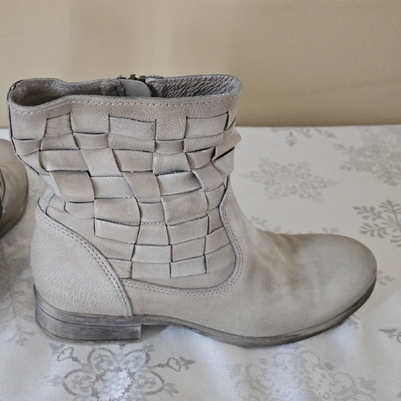 MJUS Ankle Boots Womens Woven Distressed Grey Leather SZ 8 - Picture 5 of 14